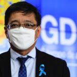 Coletiva-para-anunciar-o-Plano-de-Ações-Estratégicas-de-Combate-ao-Coronavírus-do-Distrito-Federal.-Secretário-de-Saúde-Osnei-Okumoto5-600×400