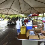 Vacinação drive-thru contra a covid-19 no Parque da Cidade, em Brasília.