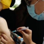 vacinacao_drive_thru_universidade_estadual_do_rio_de_janeiro_uerj_tnrgo_abr_2502214596_0