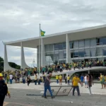 Bolsonaristas-invadem-o-Congresso-nacional-palacio-planalto-e-STF-em-manifestação-antidemocrática-20-1024×768