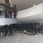 Manifestantes-bolsonaristas-presos-no-Palácio-do-Planalto-durante-protestos-antidemocráticos-8-1024×768